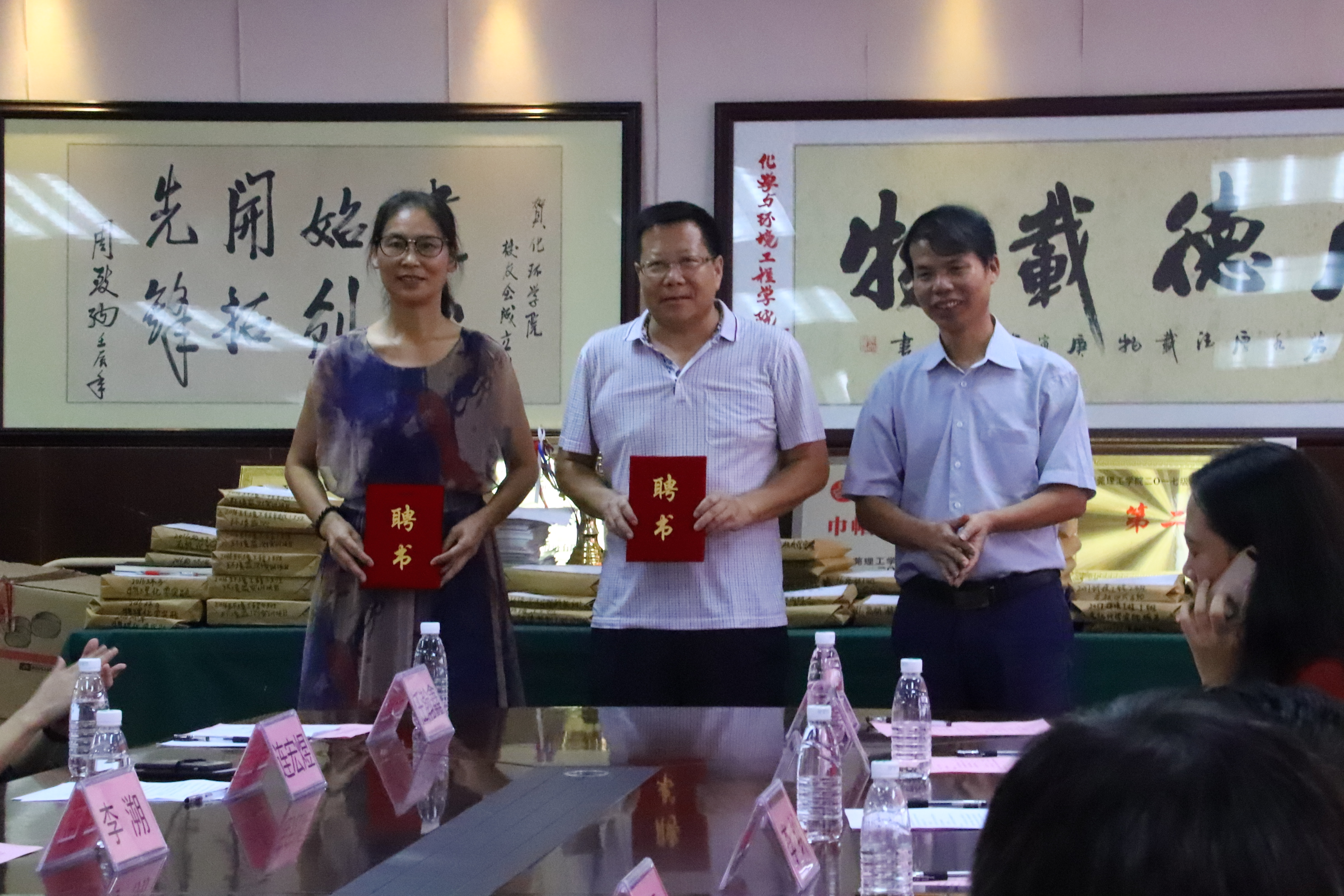 D:\环建学工2019.6\【宣传工作】\【新闻稿】\1 学院动态\​英国上市公司365与鹏万里—研途考研东莞分校签署战略合作协议并举行考研导师聘任仪式\4 导师聘任.jpg